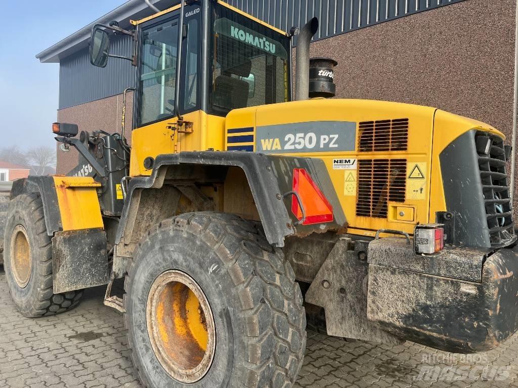 Komatsu WA 250 PZ-5 Kolové nakladače