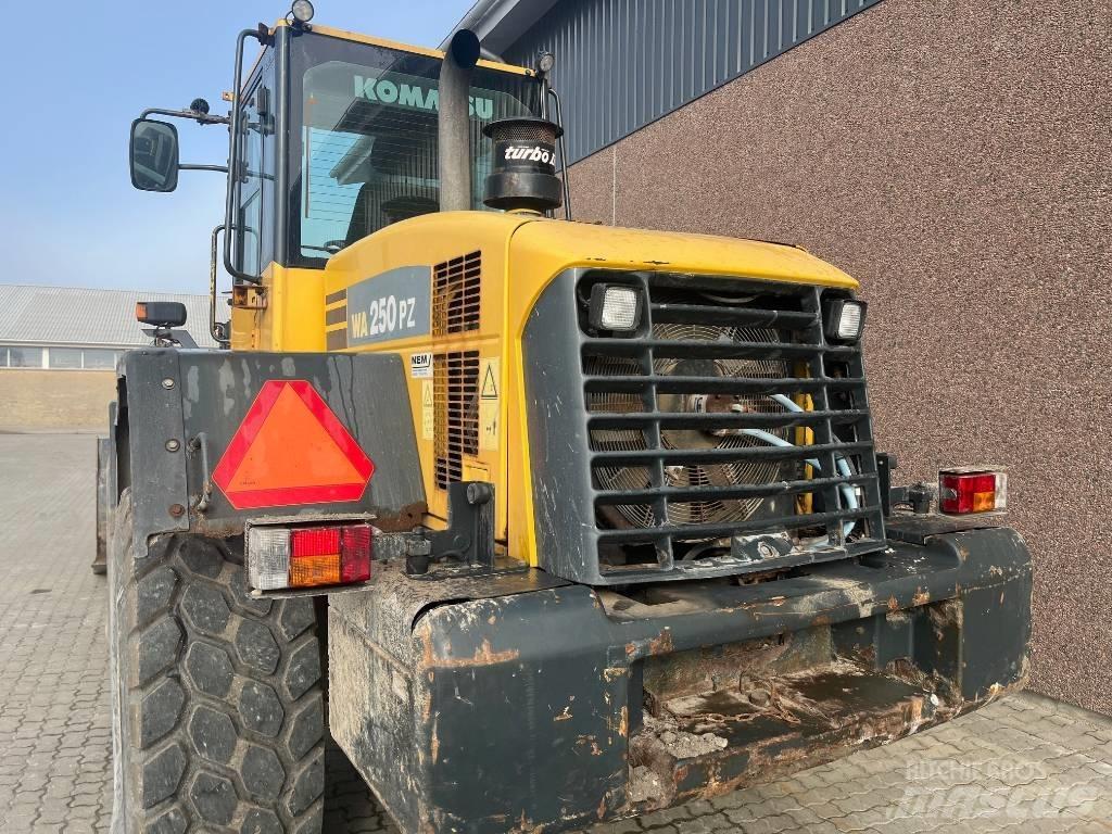 Komatsu WA 250 PZ-5 Kolové nakladače