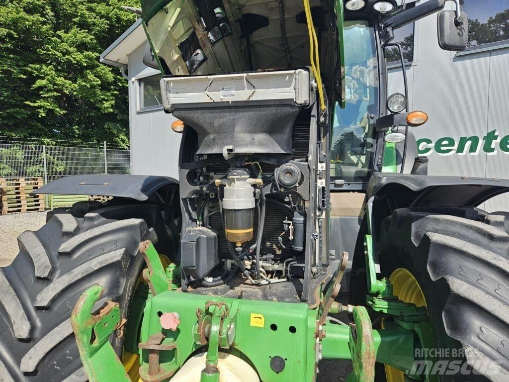 John Deere 6210R Traktory