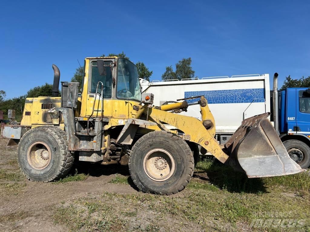 Komatsu WA 320 Kolové nakladače