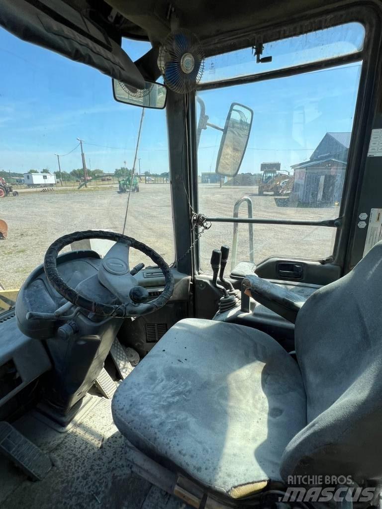 Komatsu WA 320 Kolové nakladače