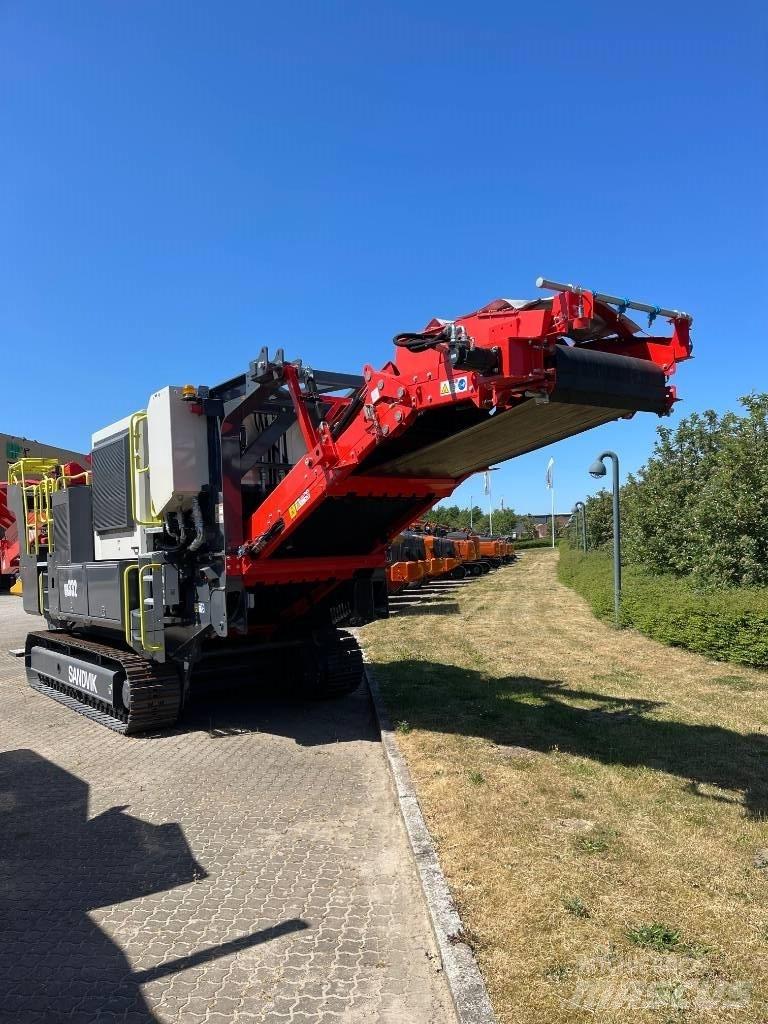 Sandvik QH 332 Mobilní drtiče