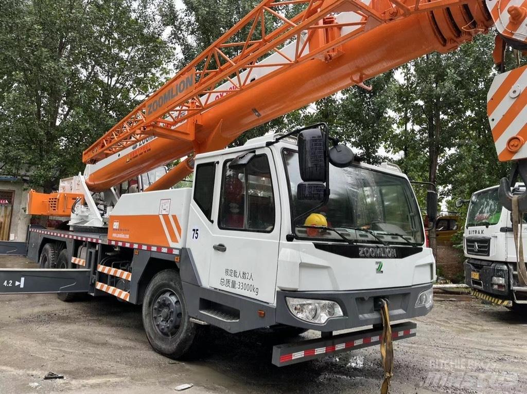 Zoomlion QY30V Univerzální terénní jeřáby