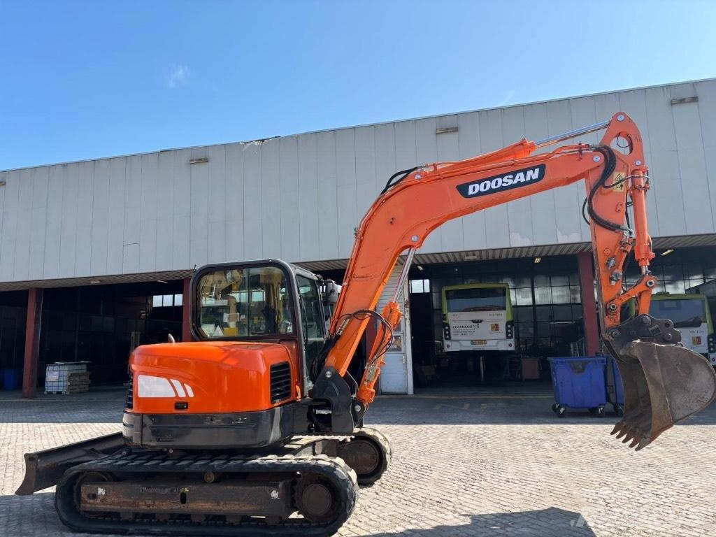 Doosan DX 80 R Midi rýpadla 7t - 12t