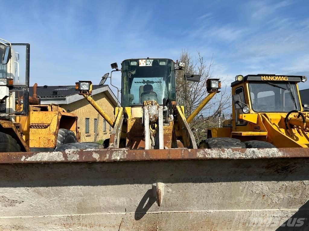 Komatsu WA 420 Kolové nakladače