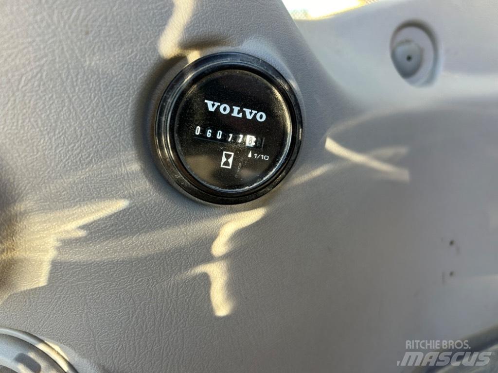 Volvo EC 220 DL Pásová rýpadla