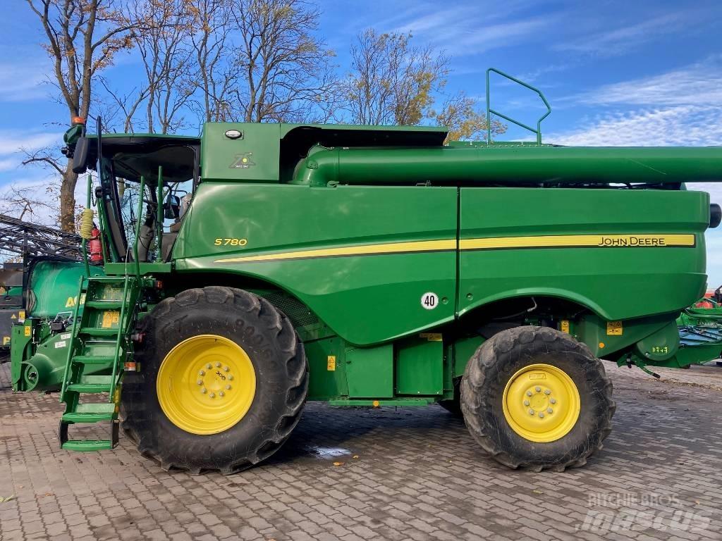 John Deere S 780 Sklízecí mlátičky
