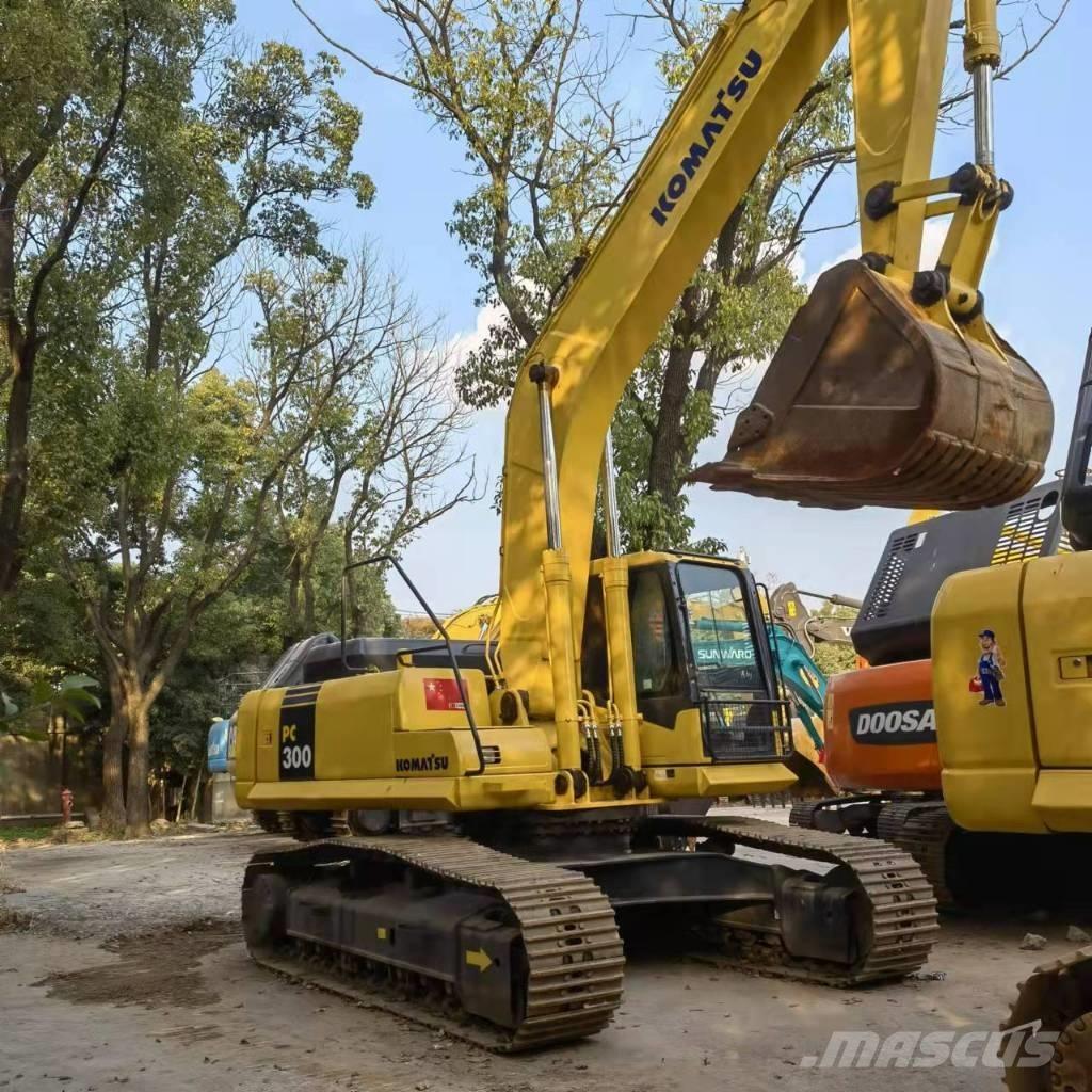 Komatsu PC 300 Pásová rýpadla