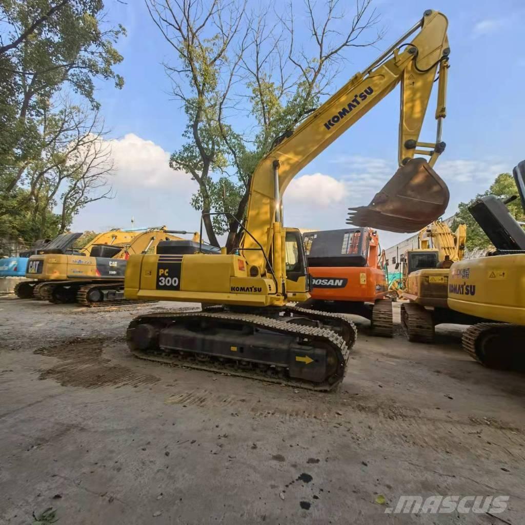 Komatsu PC 300 Pásová rýpadla