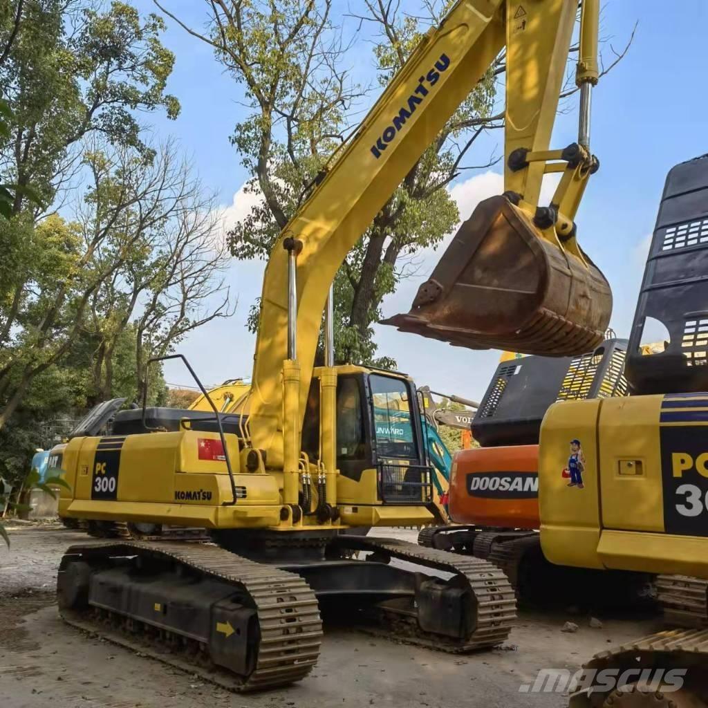 Komatsu PC 300 Pásová rýpadla