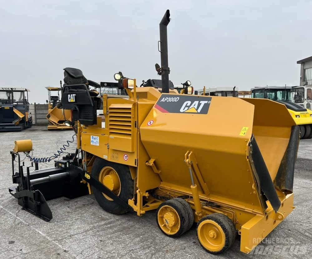 CAT AP 300D Finišery