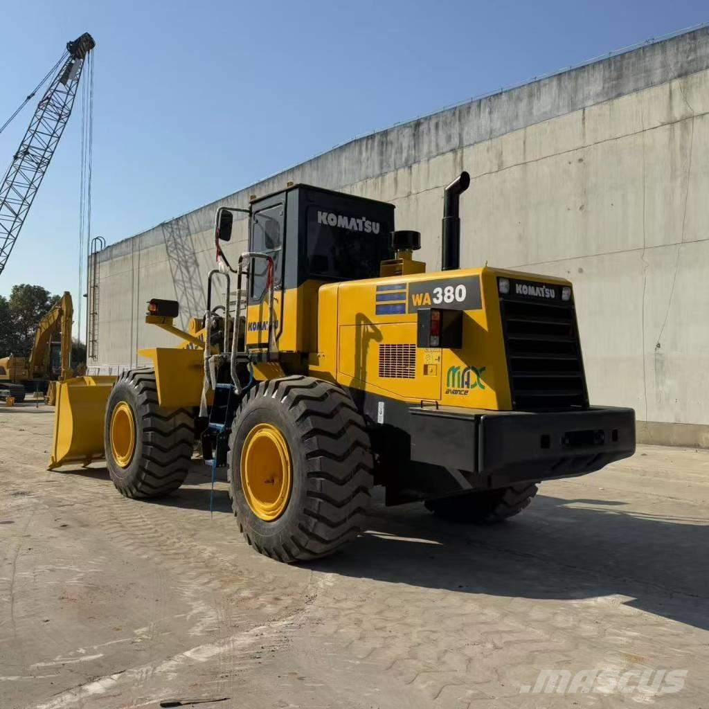 Komatsu WA 380-3 Kolové nakladače