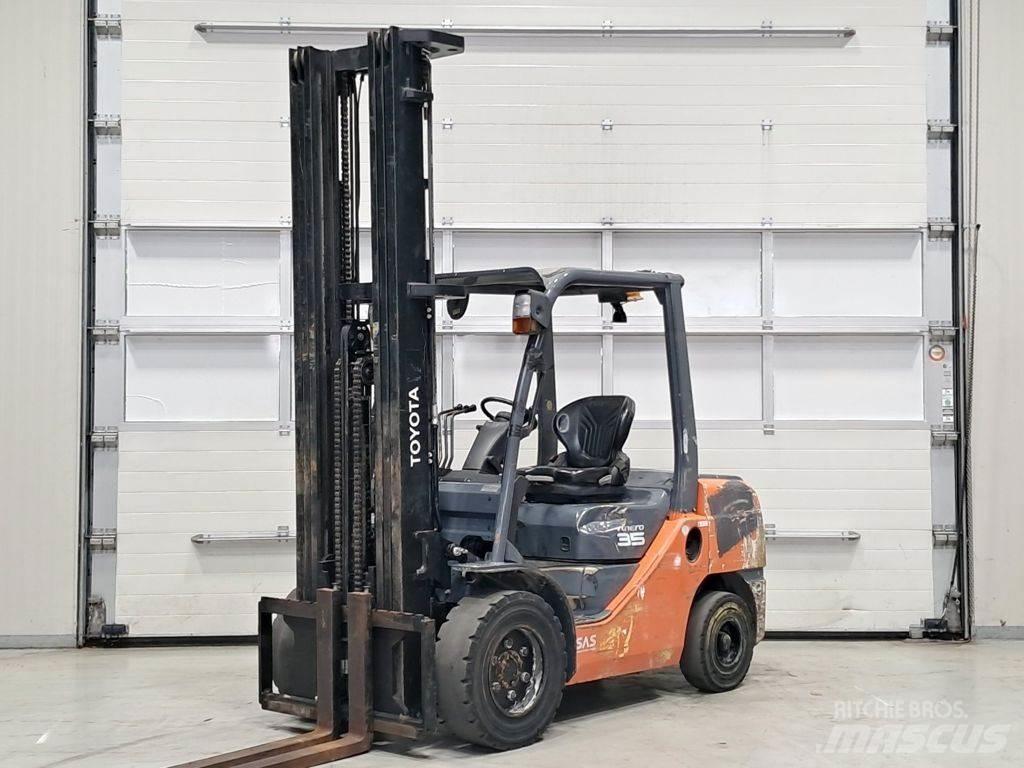 Toyota 02-8FDJF35 Dieselové vozíky