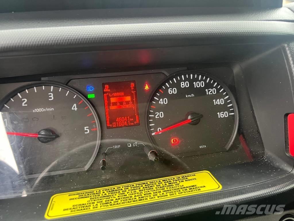 Nissan Socage 320 Autoplošiny