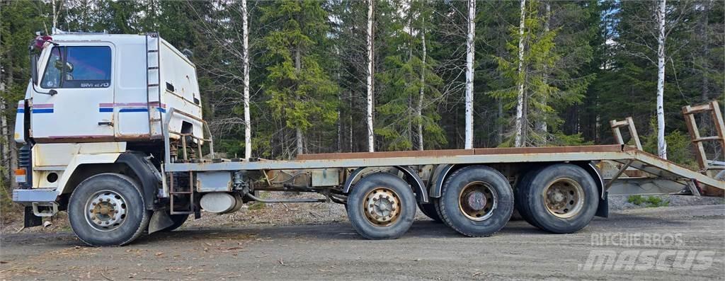 Sisu Sm 270 8X2 Nákladní automobily pro přepravu lesních strojů