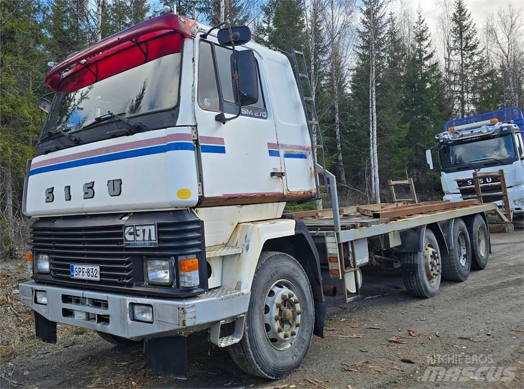 Sisu Sm 270 8X2 Nákladní automobily pro přepravu lesních strojů