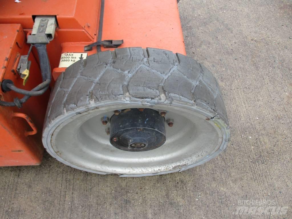 JLG E 300 AJP (718) Kompaktní samohybné kloubové plošiny