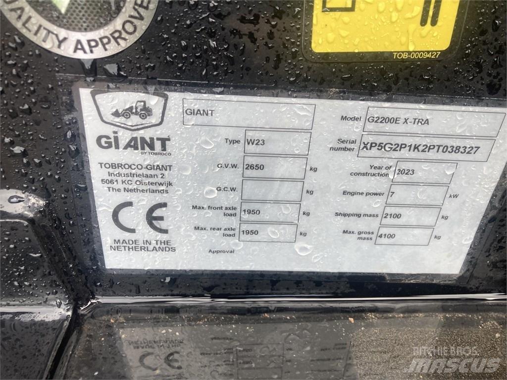 GiANT G2200E Víceúčelové nakladače