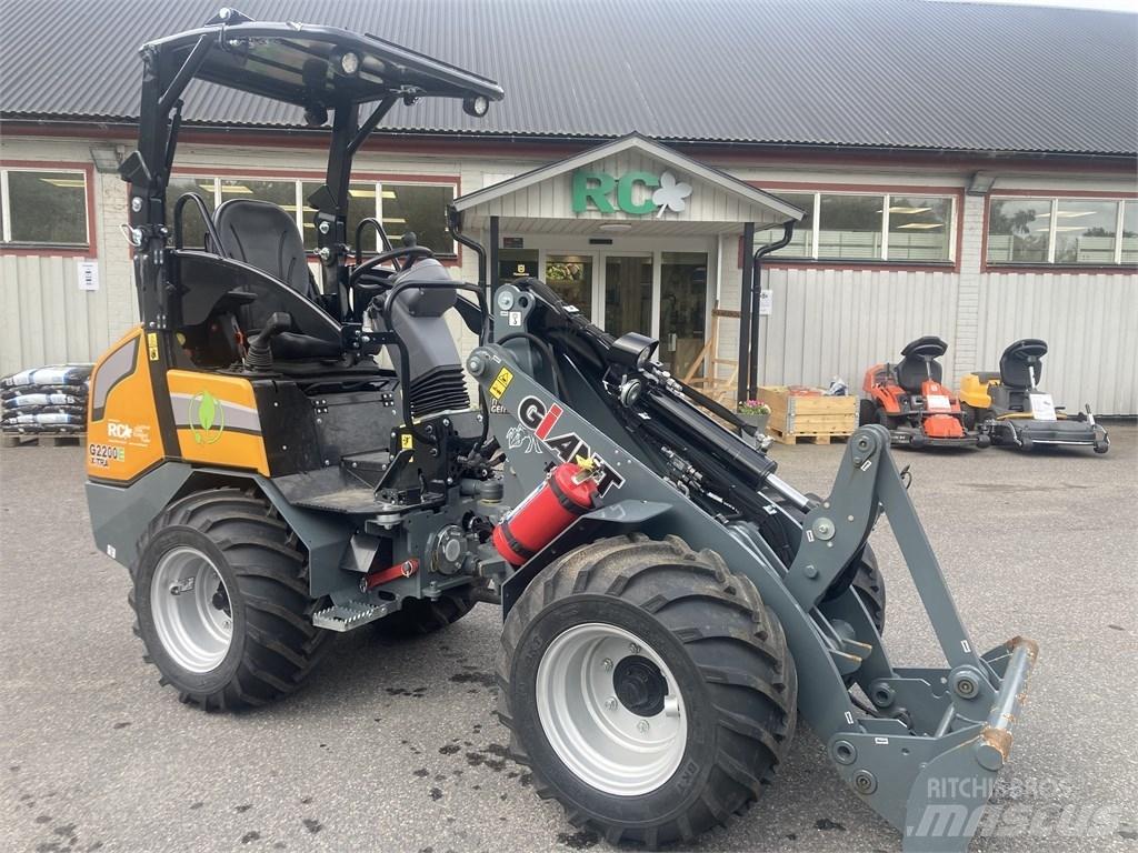 GiANT G2200E Víceúčelové nakladače
