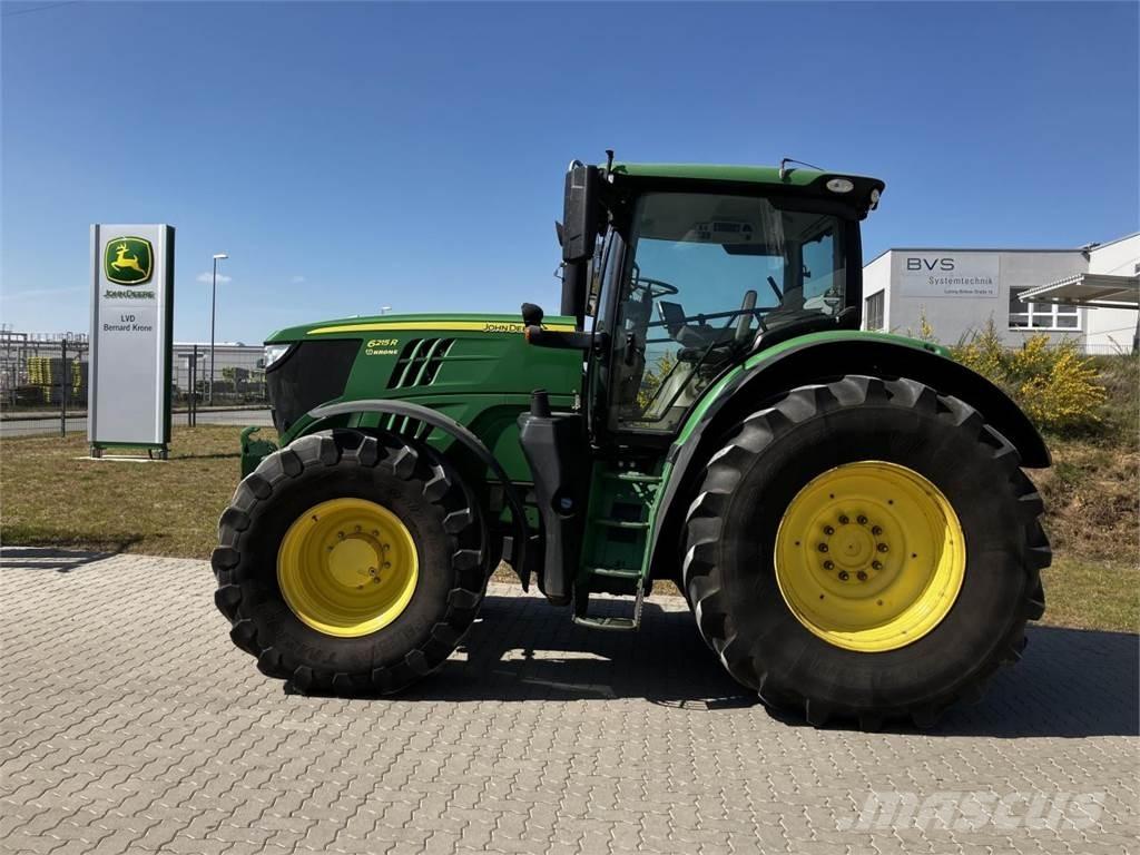 John Deere 6215R Traktory