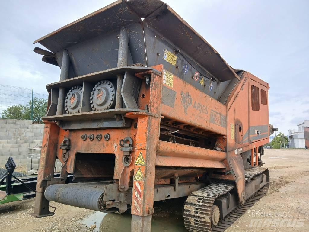 Arjes Titan 900 Drtiče odpadu