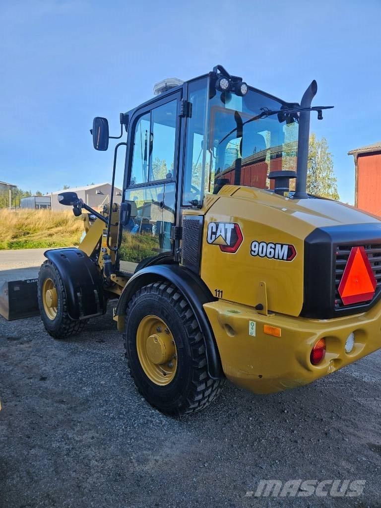 CAT 906 Kolové nakladače