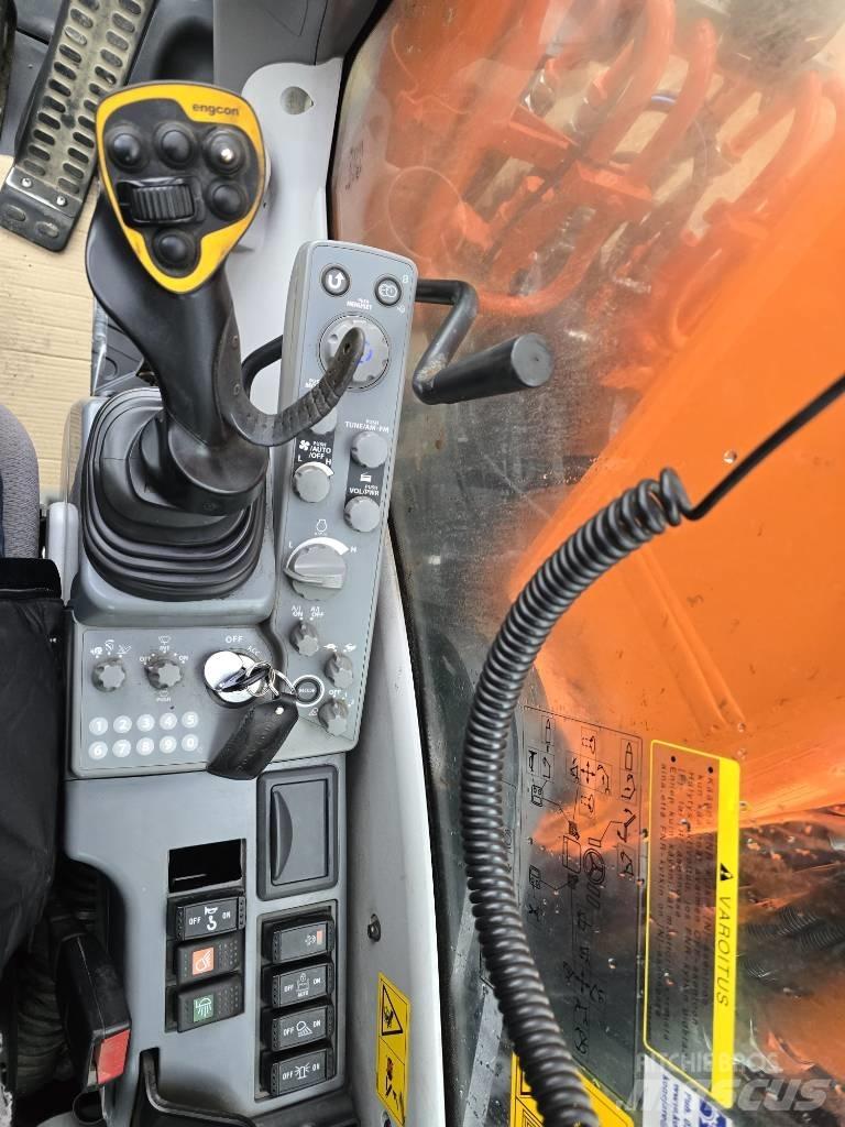 Hitachi ZX 220W-5 Kolová rýpadla