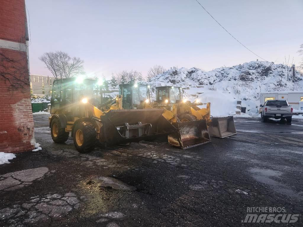 CAT 908m Kolové nakladače