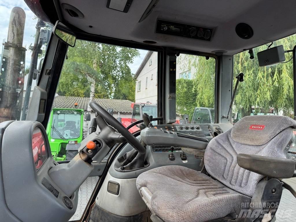 Valtra T160 HiTECH Traktory
