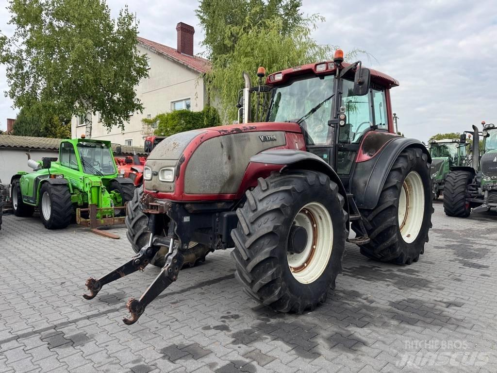 Valtra T160 HiTECH Traktory