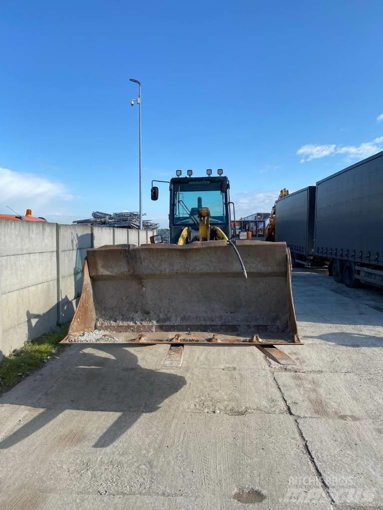 Komatsu WA 100 M-5 Kolové nakladače