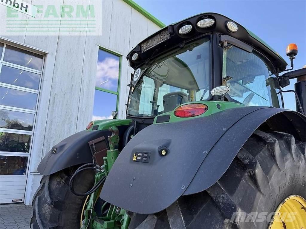 John Deere 6215r Traktory