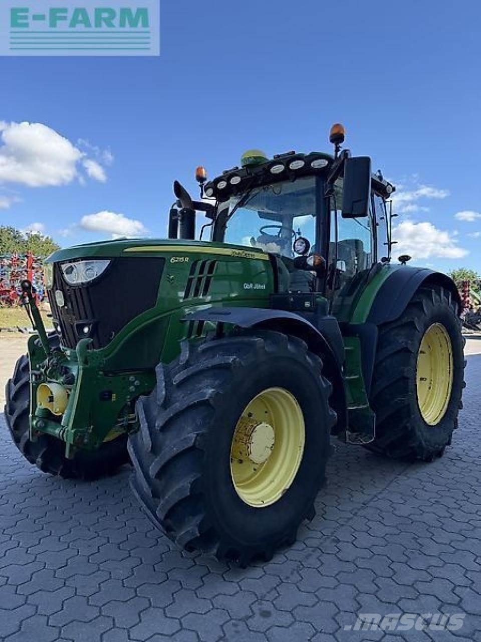 John Deere 6215r Traktory