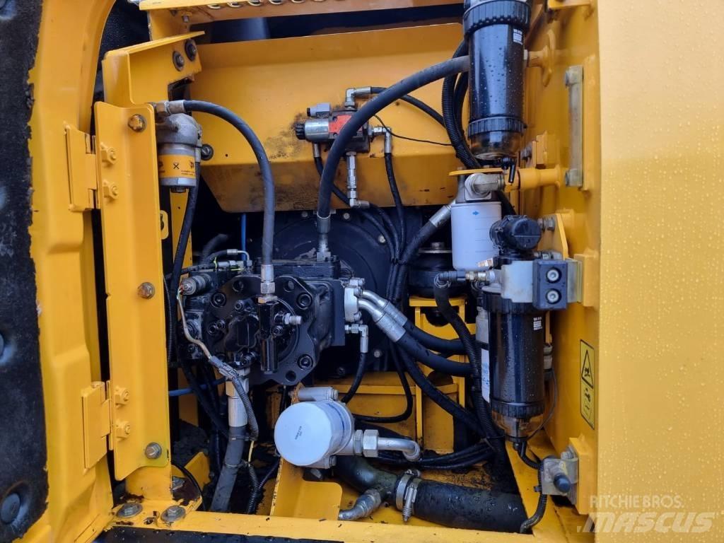 JCB JS 130 LC Pásová rýpadla