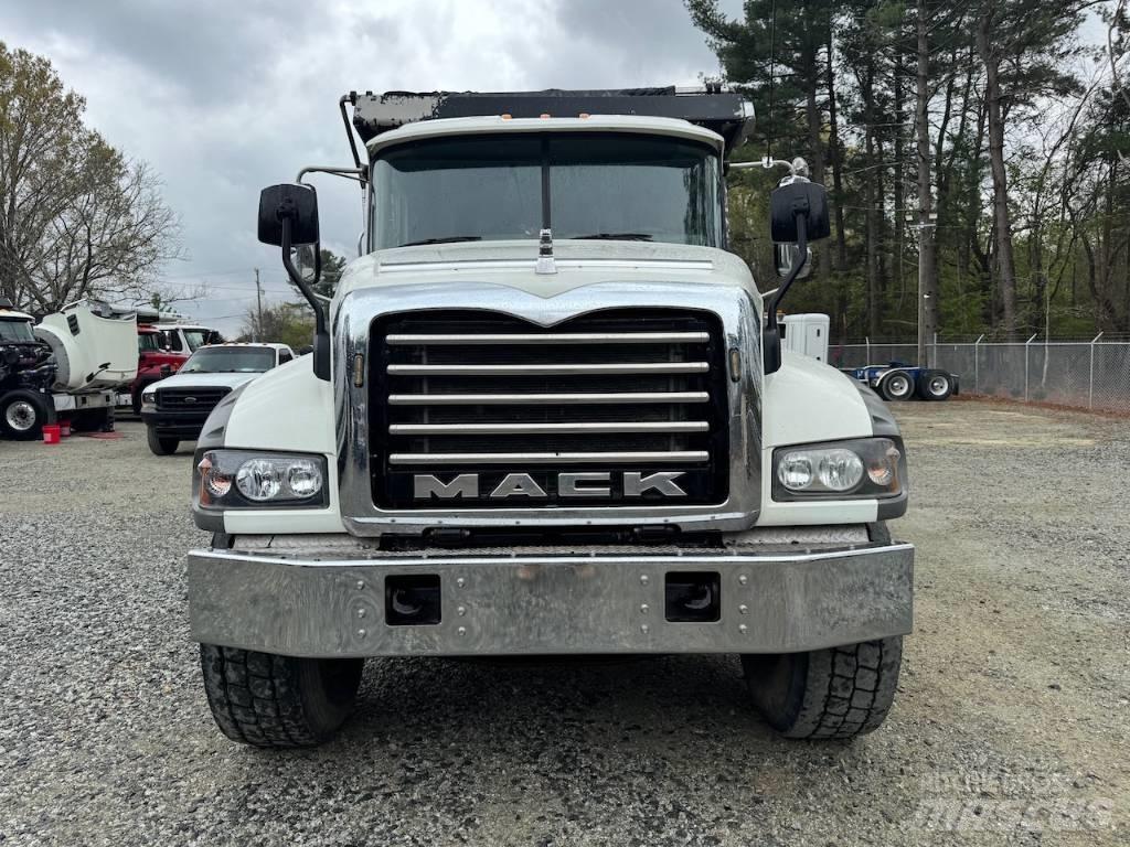 Mack GU433 Sklápěče