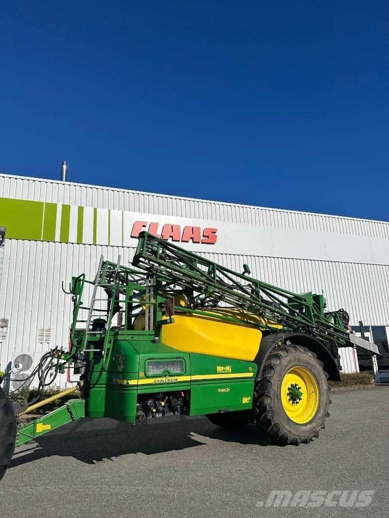 John Deere R952 i Tažené postřikovače