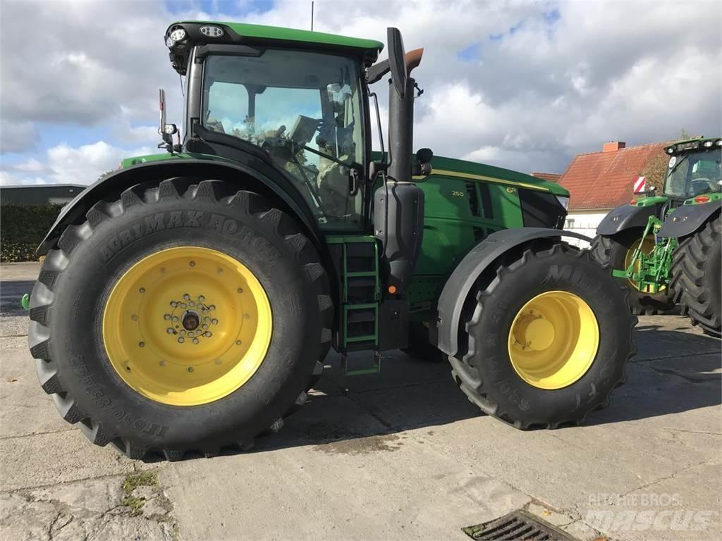 John Deere 6R 250 Traktory