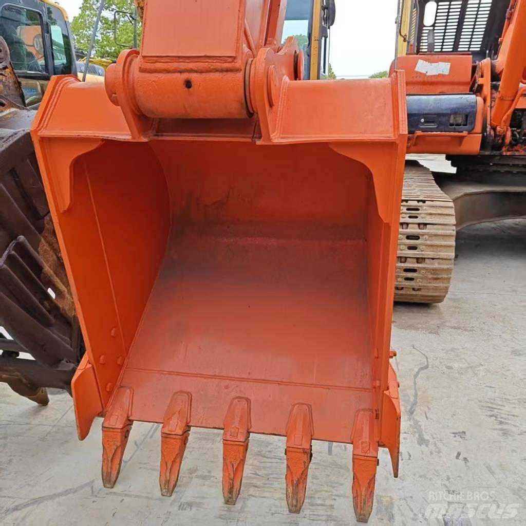 Hitachi ZX 210 Pásová rýpadla