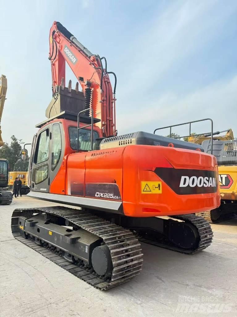 Doosan DX 225 LCA Midi rýpadla 7t - 12t