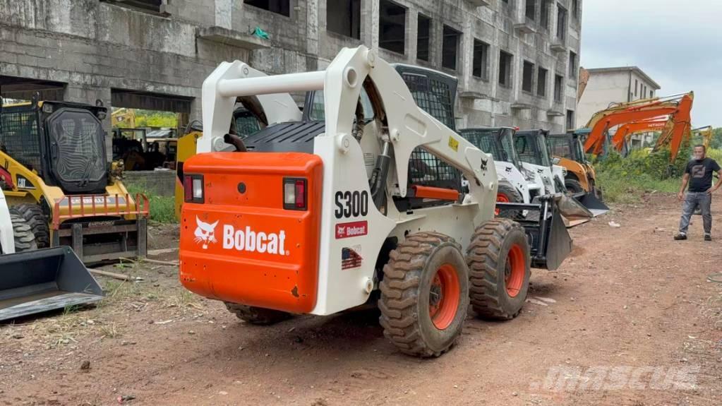 Bobcat S 300 Smykem řízené nakladače