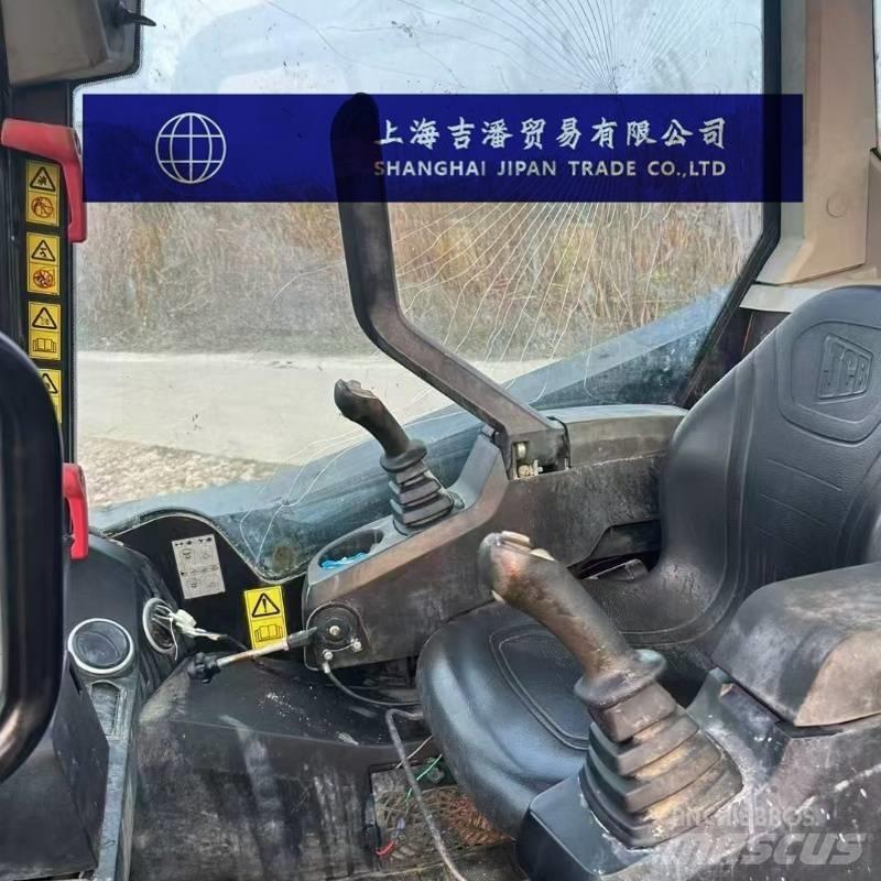 JCB 155 Smykem řízené nakladače