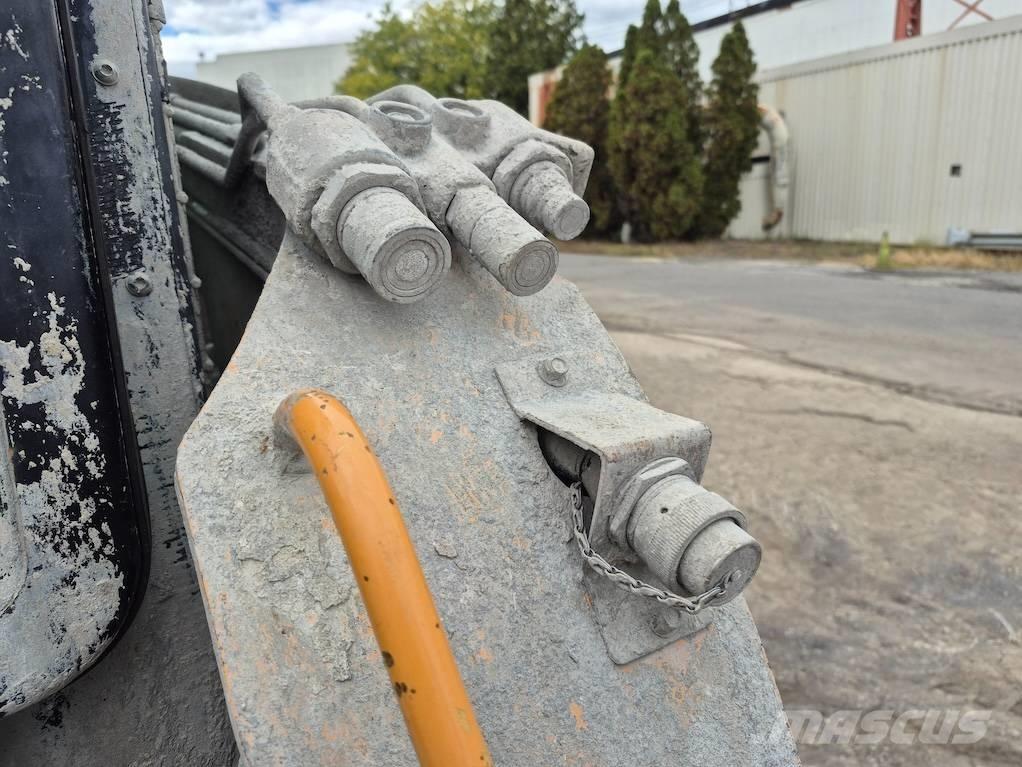 CASE SR120 Smykem řízené nakladače