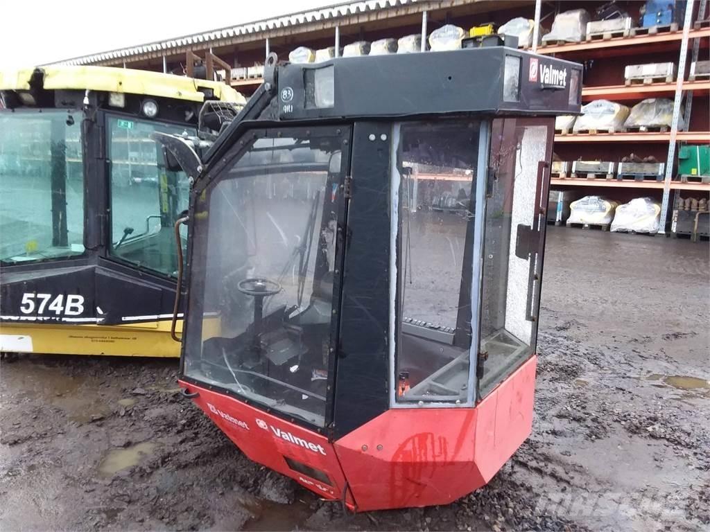 Valmet 911.1 Kabiny a interiér
