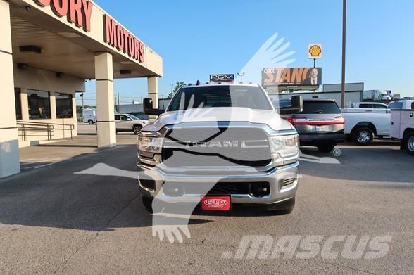 RAM 3500 HD Valníky/Sklápěcí bočnice
