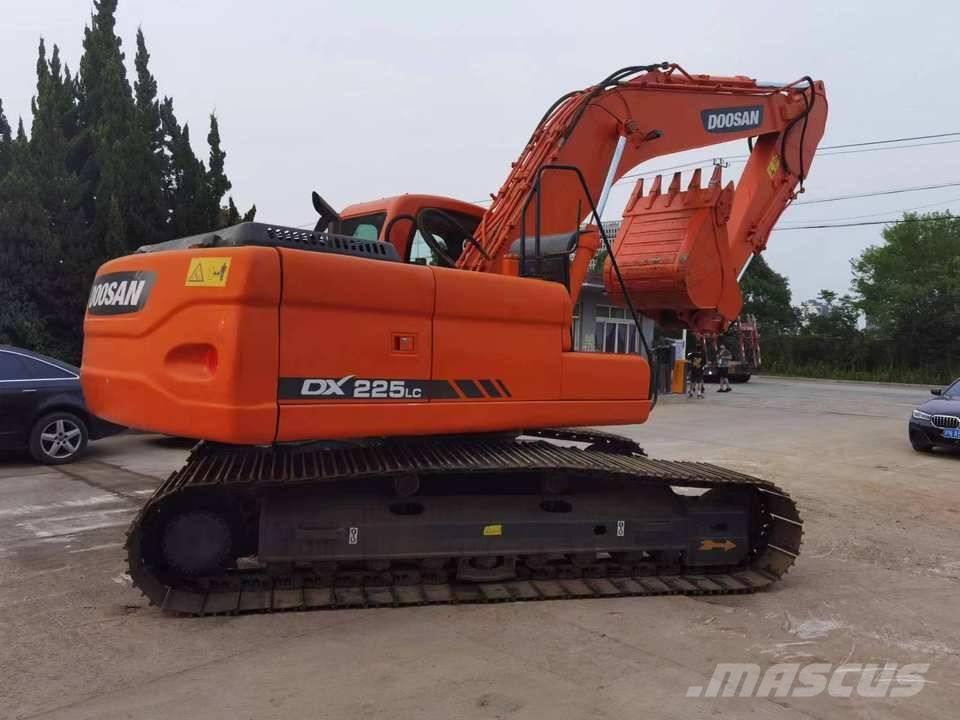 Doosan DX225 Pásová rýpadla