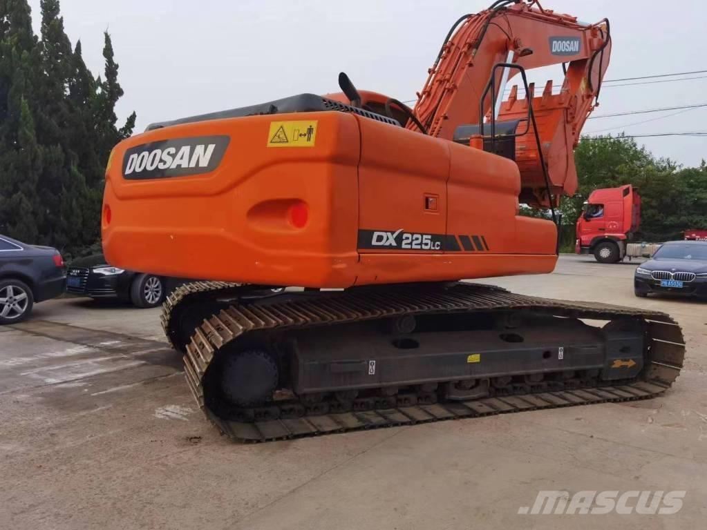 Doosan DX225 Pásová rýpadla