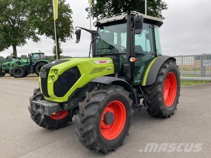 CLAAS AXOS 240 Traktory