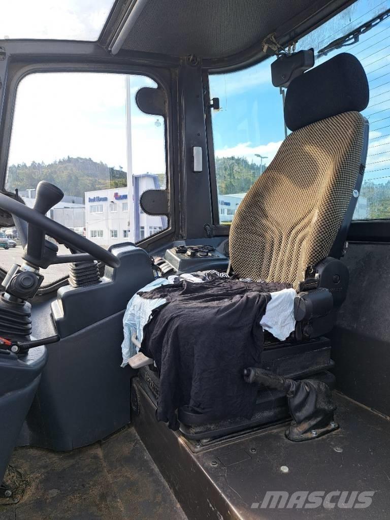 Hitachi ZW 75 Kolové nakladače