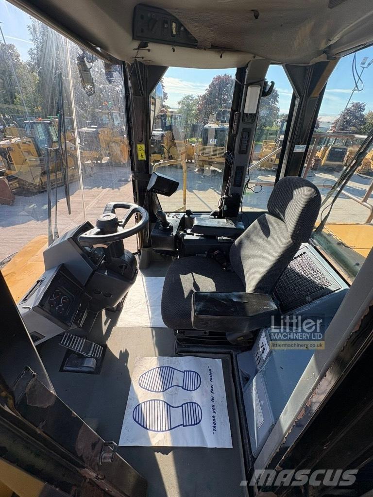 CAT 824 H Kolové dozery