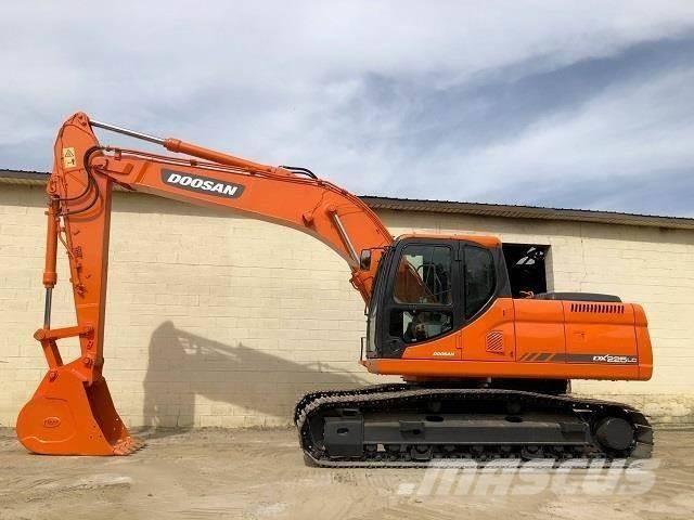Doosan DX 225 Pásová rýpadla